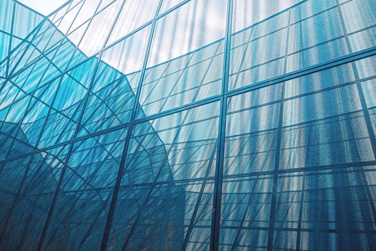 The Westin Hamburg Elbphilharmonie Hotel Екстериор снимка The photo shows an architectural structure with a facade made of glass. The glass panels are arranged in a way that creates a reflective and translucent effect, with various shades of blue dominating the image. The interplay of light and shadow creat