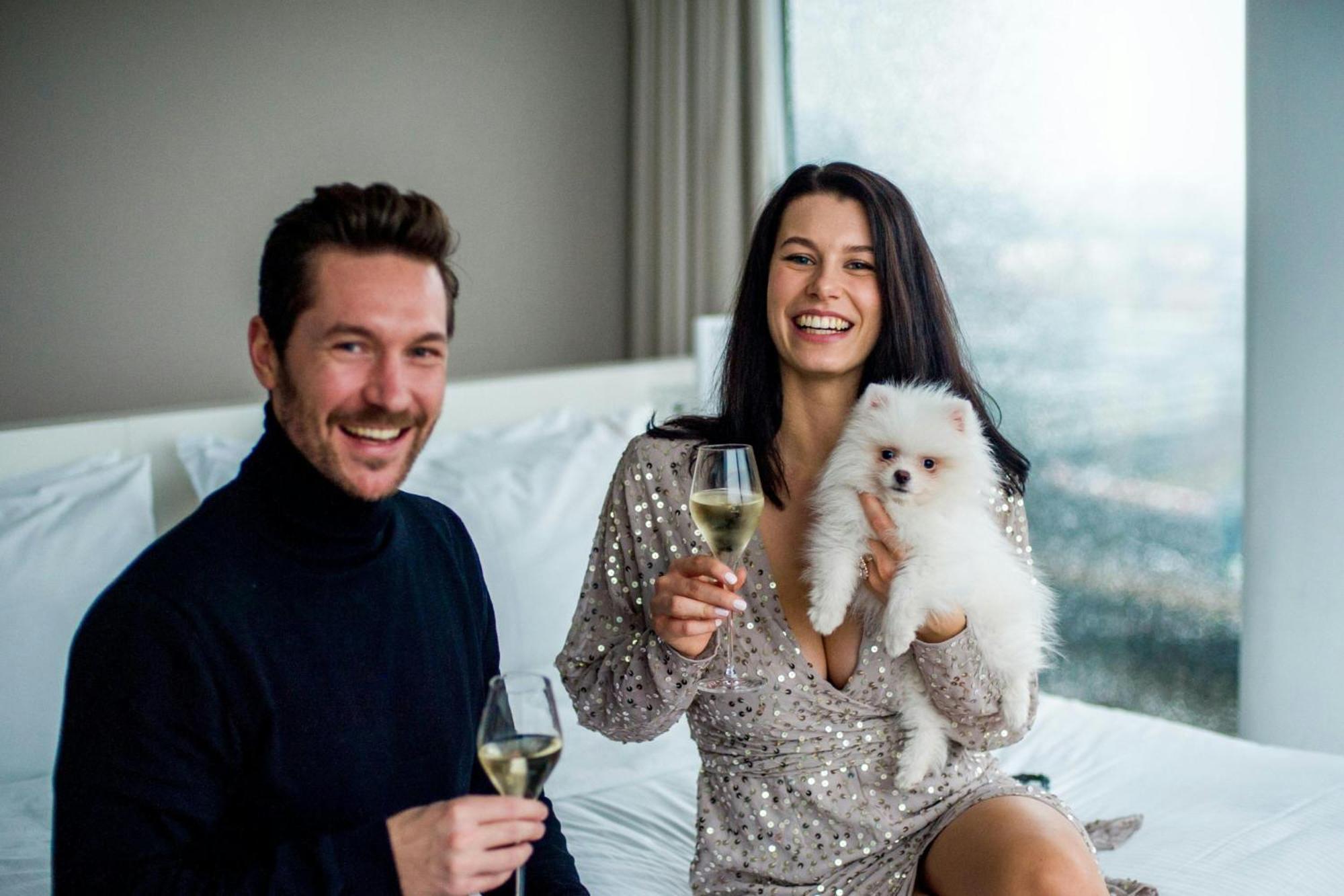 The Westin Hamburg Elbphilharmonie Hotel Екстериор снимка A couple with a dog
