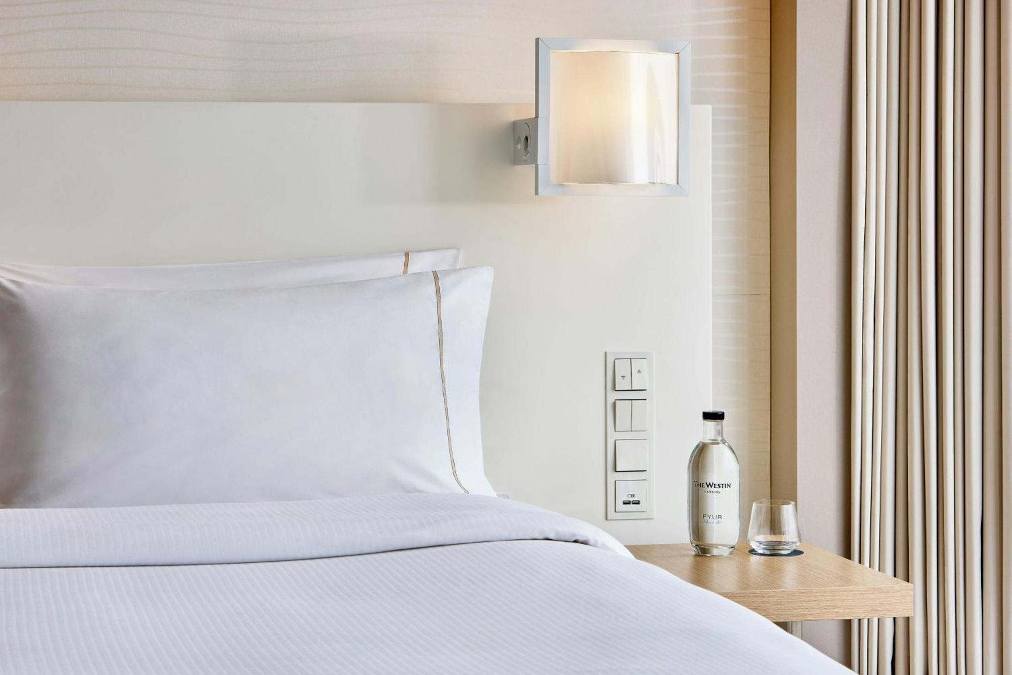 The Westin Hamburg Elbphilharmonie Hotel Екстериор снимка A wall-mounted light